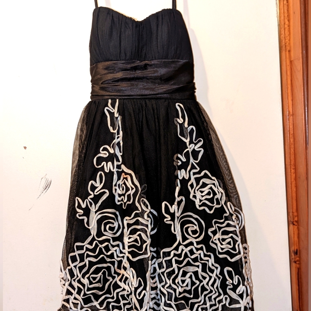A beautiful black dress for the girls who don't want to wear pink on family func